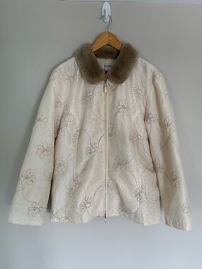 VTG Coldwater Creek Quilted
Embroidered Floral Cream Faux Fur
Collar Jacket Sz L